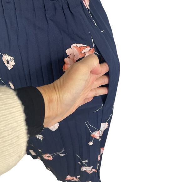 Vince Tossed Poppy V-Neck Pleated Midi Dress Size Large Effortlessly Chic Modern - Picture 10 of 16